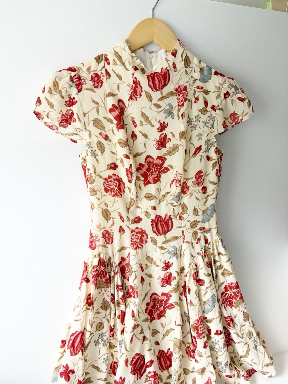 Reformation Maven Mini Dress Cream with Red Floral Print Size 0 - Picture 4 of 9